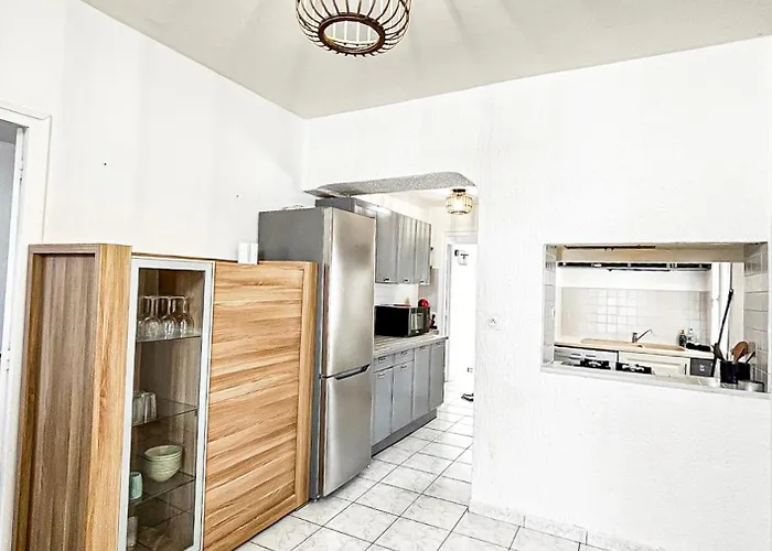 Le Grand Horizon Rochelais, A 5min, Parking בית נופש